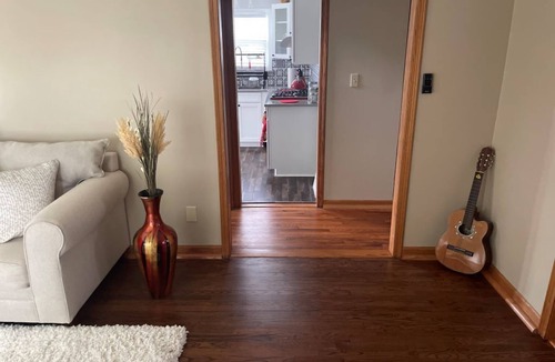 Ypsilanti House | Comfy, Cozy & heartwarming dwelling for up to 4.
