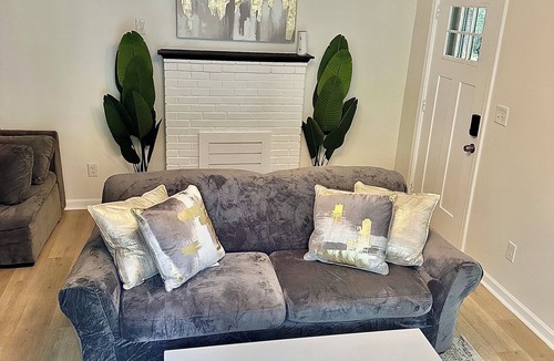 Church Street House | Comfy Home, 15 mins from Airport & Downtown