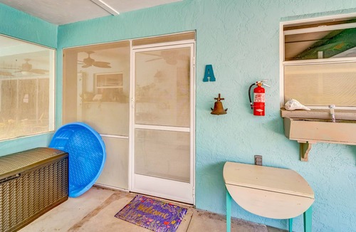 Grove City House | Comfy home near beach with WiFi, W/D, AC, pool, grill, & ping-pong - dogs OK