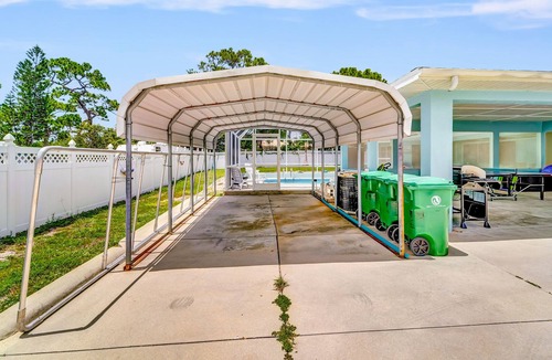 Grove City House | Comfy home near beach with WiFi, W/D, AC, pool, grill, & ping-pong - dogs OK