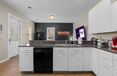 Soulard Apartment | Comfy King 1BR Heart of Soulard