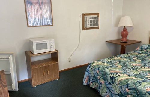 Lake Delton Hotel | Comfy Motel Room Block for Groups