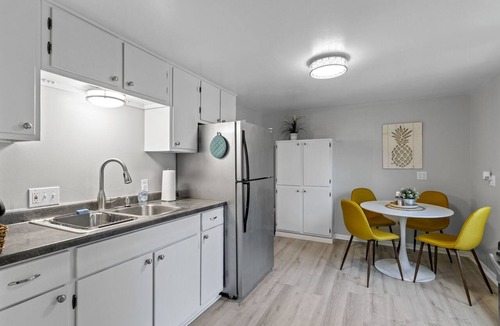 Portage Apartment | Comfy Nook- 2Bed, 20 Minutes from Wisconsin Dells