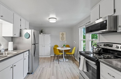Portage Apartment | Comfy Nook- 2Bed, 20 Minutes from Wisconsin Dells
