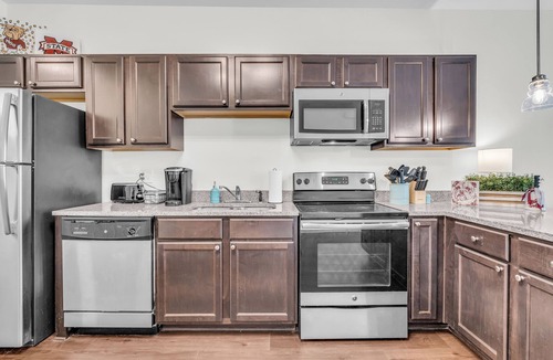 Starkville Condo | Completely Updated Condo, 15 Minute Walk to Davis Wade Stadium!