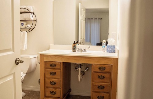 Cherokee Village Hotel | Condo 302 is a spacious two-bedroom/two-bathroom unit at Cooper's Pointe