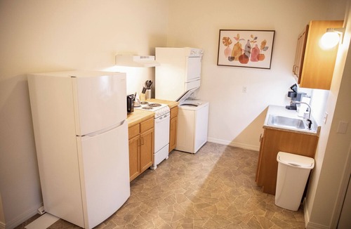 Cherokee Village Hotel | Condo 302 is a spacious two-bedroom/two-bathroom unit at Cooper's Pointe