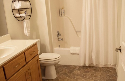 Cherokee Village Hotel | Condo 302 is a spacious two-bedroom/two-bathroom unit at Cooper's Pointe