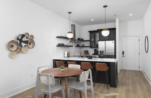 Cleveland Park House | Condo Near Downtown Broadway & Stadium - Free Parking
