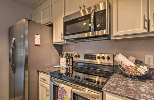 Hendersonville Condo | Condo w/Sunroom, Near Downtown Hendersonville!
