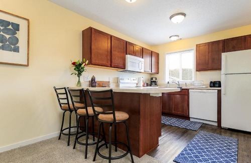 Holiday Hills Apartment | ✵ Contemporary 2 Bedroom Apt. @ Holiday Village ➠ Unit 3895 ✵