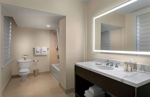 Central West End Hotel | Contemporary Hotel in Central West End District! 3 Spaces, Parking, Outdoor Pool