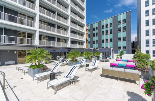 Faubourg Delassize Hotel | Contemporary Room w/Rooftop Pool & City Views Near Superdome – Vibrant Stay