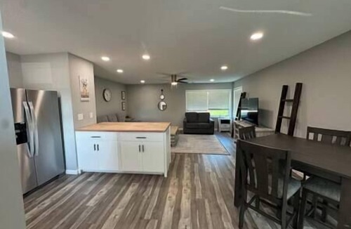 Macon House | Convenience Haven/Modern 3BR 2BA Home in Macon, MO, Briggs Convenience Haven