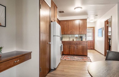 Riverview Apartment | Convenient Location-Private entrance 1 bedroom apartment in Riverview!