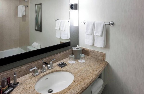 Fairfax Hotel | Convenient Pet-Friendly Room Close to Ratcliffe-Allison-Pozer House