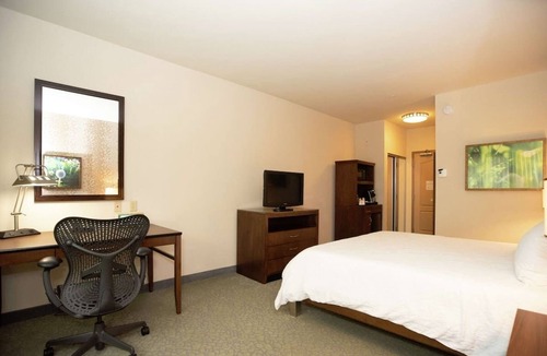 Covington Hotel | Convenient Stay for Exploring Covington Area – 2 Rooms Near Business District