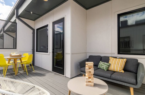 Buena Vista Apartment | Conway 102 - AvantStay | Private Balcony in the Heart of Downtown Nashville