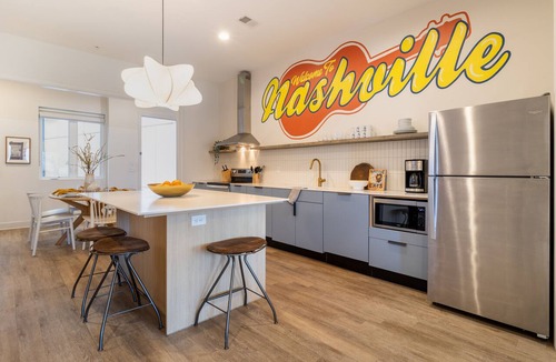 Buena Vista Apartment | Conway 104 - AvantStay | Private Balcony in the Heart of Downtown Nashville