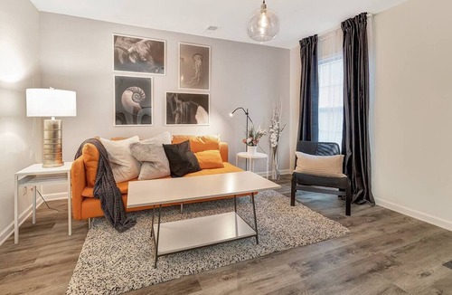 Ponderosa - Wingate House | Cool City Vibes 10 min from Uptown and Airport!