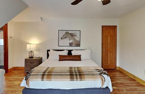 Oakland House | Copper Canoe