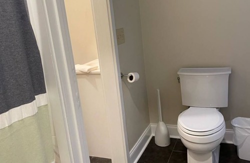 Madisonville Apartment | Coquille's Nest/Comfy Apartment