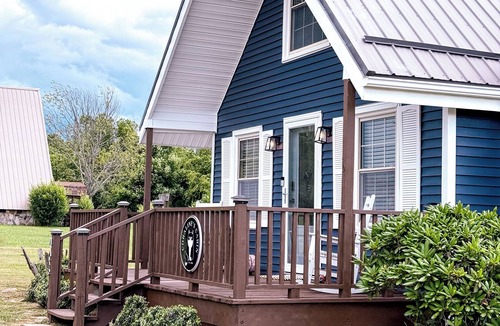 Fancy Gap Cottage | Coraline’s Cabin on the Blue Ridge Pkwy - cozy cottage w/a beautiful view.