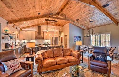 Ellijay House | 'Cork & Creek Cottage' w/Mtn & Pasture Views!