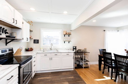 Muskegon House | Corner Crossing: Summer Fun Near Lake Michigan – Corner Crossing Awaits!