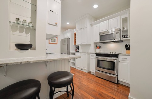 Cape Girardeau Apartment | Corporate Apartment | Fast Wi-Fi | Fenced Parking | Walkable | Riverfront
