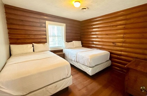 Nancy Cabin | Cottage 10- Lee’s Ford Marina