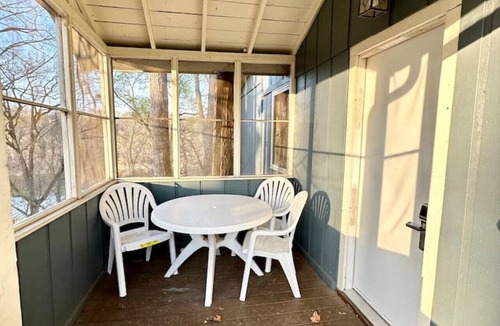 Nancy Cabin | Cottage 4- Lee’s Ford Marina