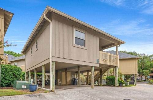 Myrtle Beach Cottage | Cottage 4 min walk to the beach and Ocean Annies, 2 bed, 2 bath, Shore Dr. area,
