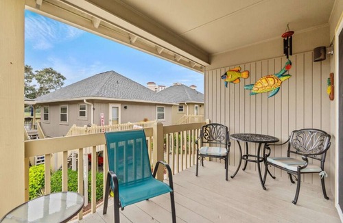 Myrtle Beach Cottage | Cottage 4 min walk to the beach and Ocean Annies, 2 bed, 2 bath, Shore Dr. area,