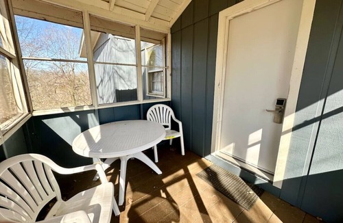 Nancy Cabin | Cottage 8- Lee’s Ford Marina