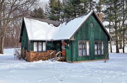 La Porte Cottage | COTTAGE A FRAME, PRIVATE 2 ACRE LOT, LAKE MICHIGAN, DUNES, SLEEPS 8, PETS OK