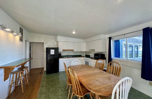 Oscoda Cottage | Cottage Cove · Lake Huron Beach Cottage No. 10