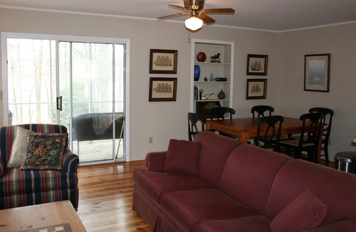 Reed Creek House | Cottage on Lake Hartwell with a beautiful wrap around deck for lazy afternoons!