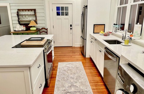 Milton Cottage | "Cottage on the Hill" Milton, NC 2.1 miles to VIR