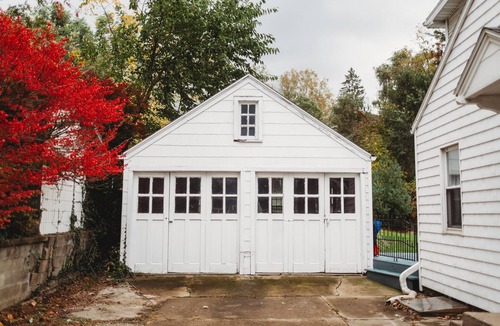 New Buffalo Cottage | Cottage Retreat close to downtown New Buffalo. Sleeps 12, Pet friendly + Games!