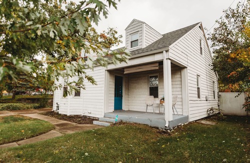 New Buffalo Cottage | Cottage Retreat close to downtown New Buffalo. Sleeps 12, Pet friendly + Games!