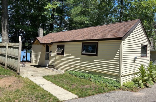 Mayfield Cabin | Cottage with Private Beach on Spider Lake - Free Kayaks, Canoe & Pedal Boat!