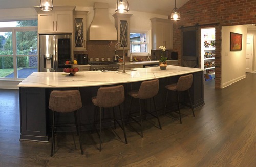Hurstbourne House | Country Club Designer Home with Gym— Perfect for Derby & ISCO