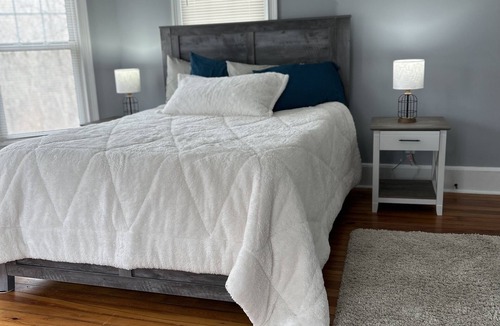 Hatfield House | Country Comfort and Views - 10 minutes from restaurants.