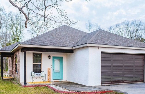 Broussard House | Country Cottage King Suite-7mi to Sports Complex