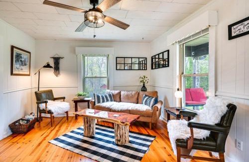 Gilbertsville House | Country Escape: Log Cabin Near Kentucky Lake!