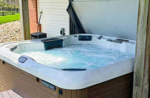 Florence House | Country Home with Hot Tub Fire Pit for 10 Guests