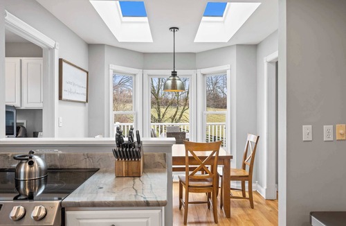Florence House | Country Home with Hot Tub, Fire Pit, for 10 Guests!