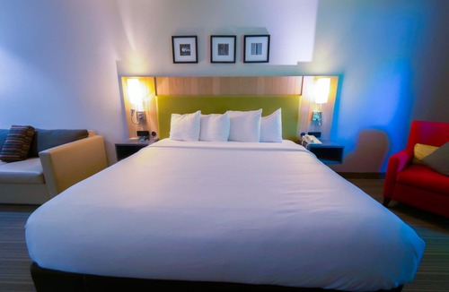 Burlington Hotel | Country Inn & Suites by Radisson, Burlington (Elon), NC