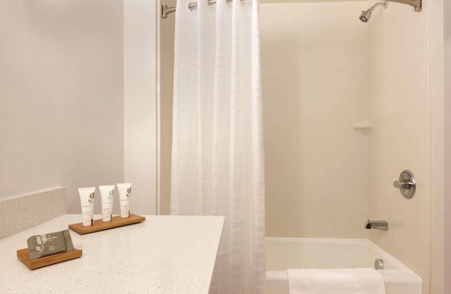 Greensboro Hotel | Country Inn & Suites by Radisson, Greensboro, NC